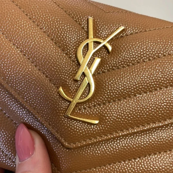 SAINT LAURENT 🤎 MONOGRAMME SMALL TRIFOLD WALLET GRAIN - Picture 7 of 7